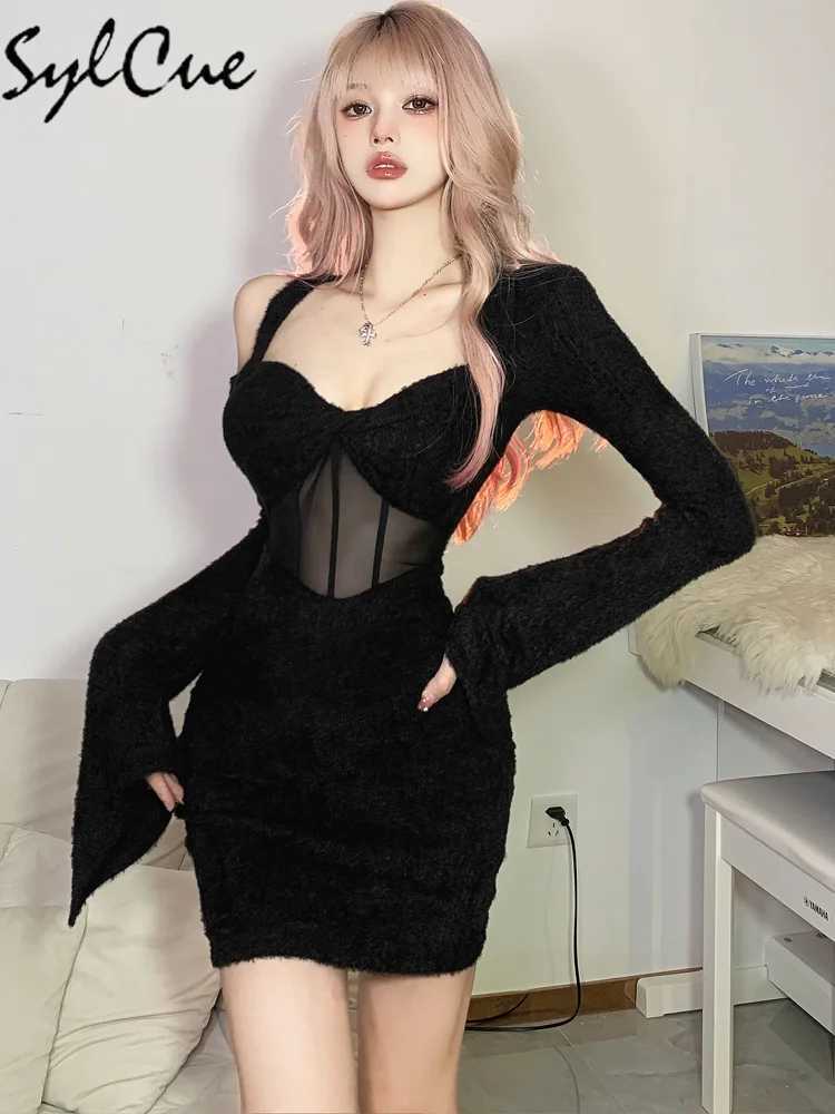 Robes décontractées de base Sylces Sense de conception irrégulière mature Sexy Party Queen Hot Noir Mystérious Charme Femme LoudSleeve Robe Q240430