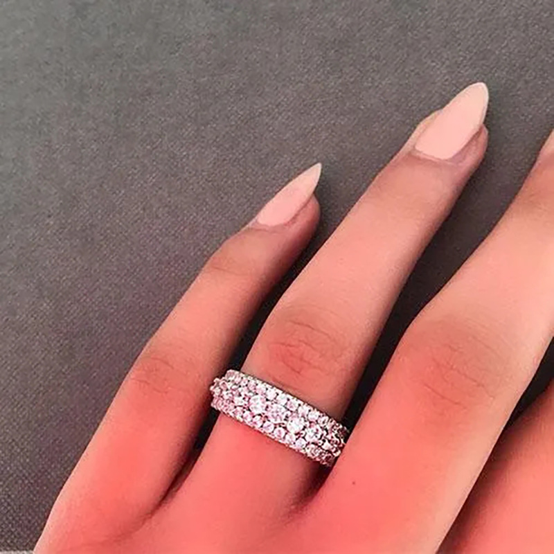 2024 HIP HOP ALLANTS DE MARIAGE LUXEUX BIJOURS DE LUXE 925 STERLING Silver Round Cut blanc 5a Cubic Zircon CZ Diamond Gemstones Party Women Engagement Band Band For Lover Gift