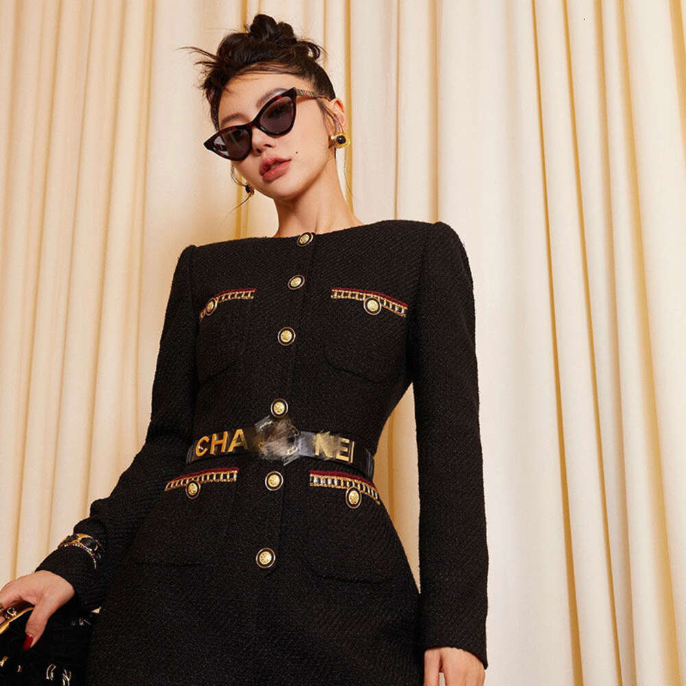 Sun Yu'er Fashionweek Modelo de contraste Handmade Color Slimming Negro de oro negro Cintura de cintura ajustada