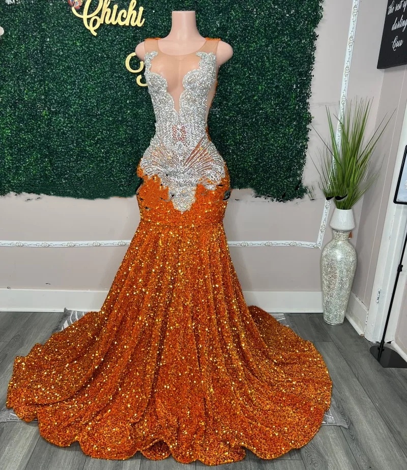 Vestidos de baile laranja com strass prateado 2024 Meninas negras vestido de graduação elegante penas de penas africanas