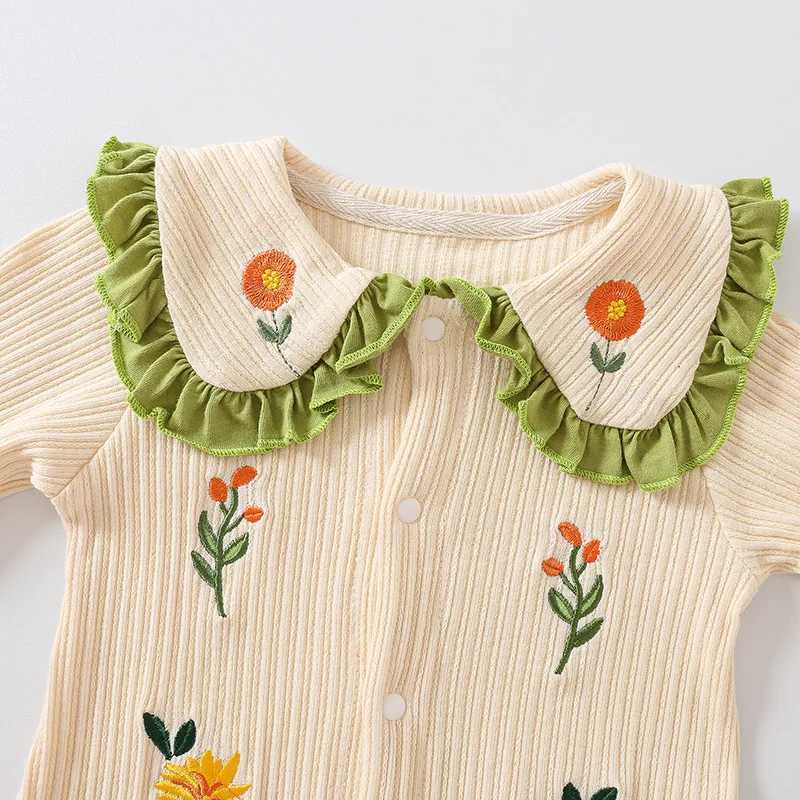Rompers nieuwe babymeisjes kleding baby borduurwerk bloemen romper pasgeboren 100 dagen één stuk peuter schattige jumpsuit met lange mouwen h240509