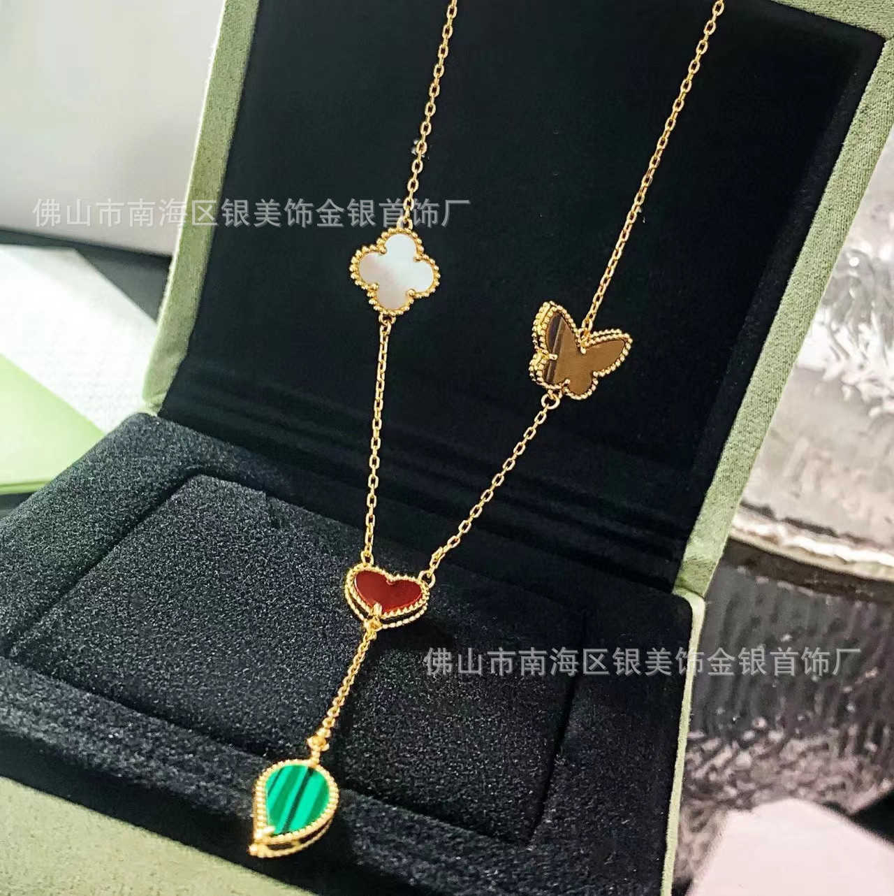 Collier de mode Van Chaohua 925 STRILL SIRGLE PLACES 18K CLOVERIE BATTERFLY LAGE LEAGE LEAGE PENDANT PENDANT CHALLAR CLAR avec logo