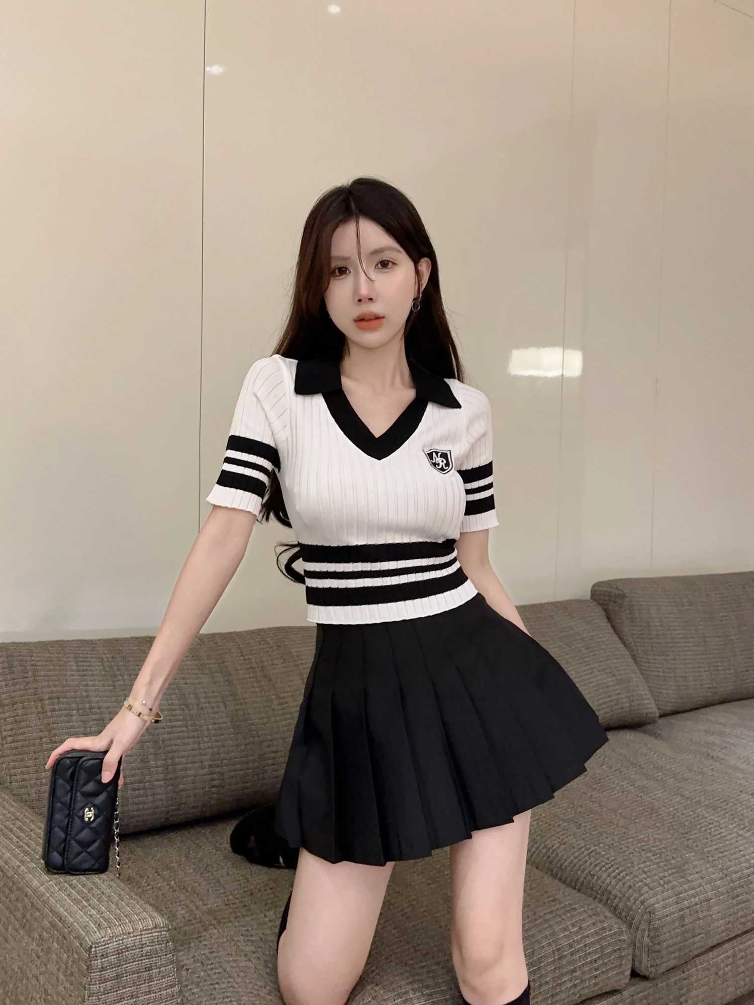 T-shirt da donna Gaodinglan Polo a v-shirt magnifica magnifica a maglia da donna a maniche corta slim fit crop top top estate high waist y2k corto teel2405