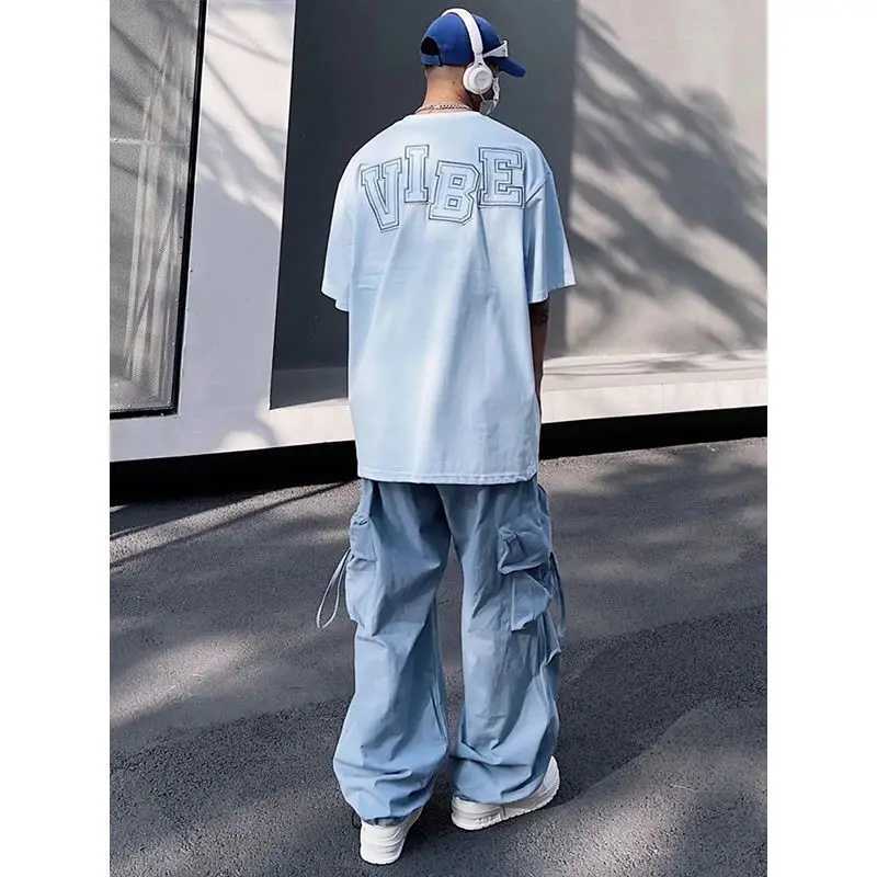 Pantalon masculin American Atmosphère Street Blue mâle dépasse la tendance du hip-hop d'été masculin et féminine entièrement assorti des pantalons décontractés J240507