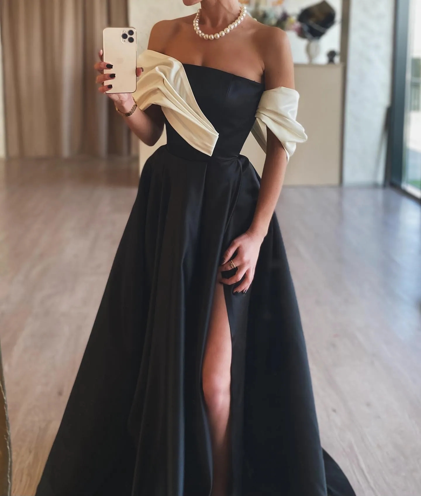 Élégant robe de bal noir blanc sur épaule robes de soirée formelles