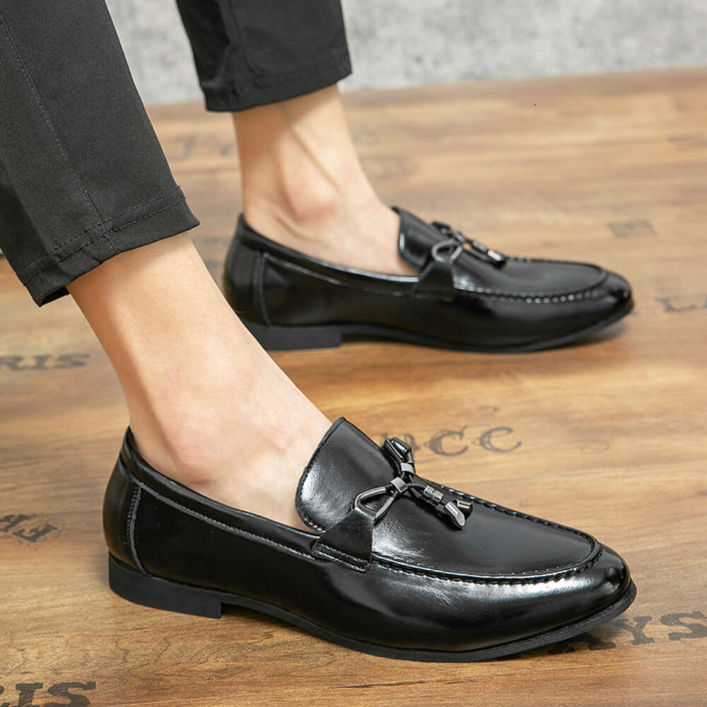 Plus maat casual slip-on kwade loafers hoogwaardige heren rijden mocassins zachte comfortabele platte flat mannen zakelijke schoenen