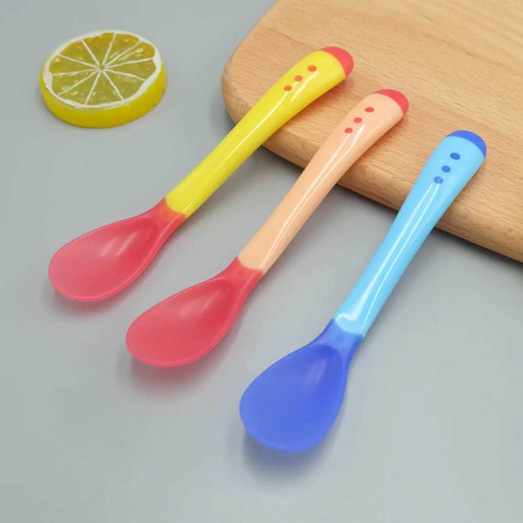 Cups Derees Uitrusting Babykleurverandering Lepels 3 Piepen met kleine kinderen producten Plastic Baby lepels Babyvoeding Tools Thermisch gevoelige kinderafhankelijkheid