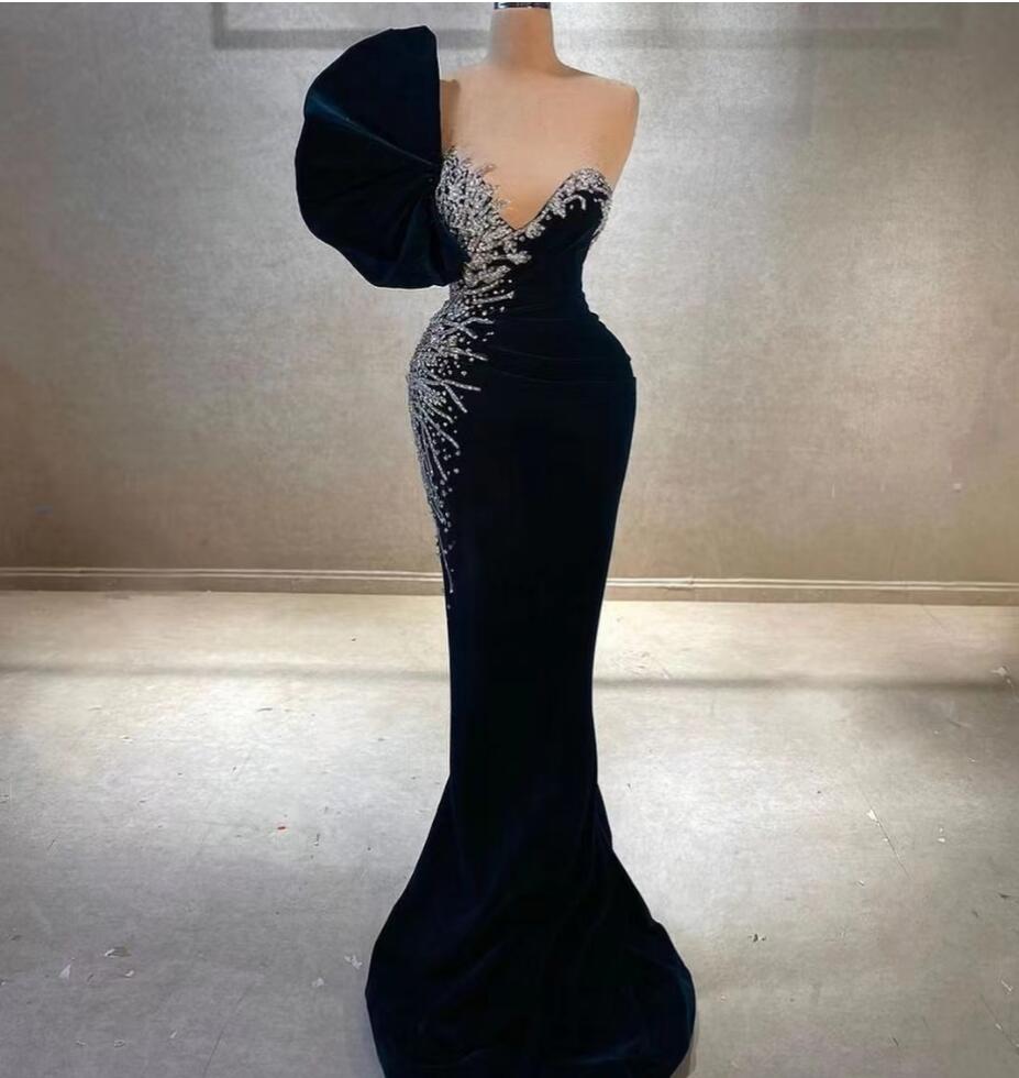 Vestido de noite Kylie Jenner Vestido longo Cristais de prata azul escura Um ombro Yousef Aljasmi Kim Kardashian Women Ploth Kylie Jenner