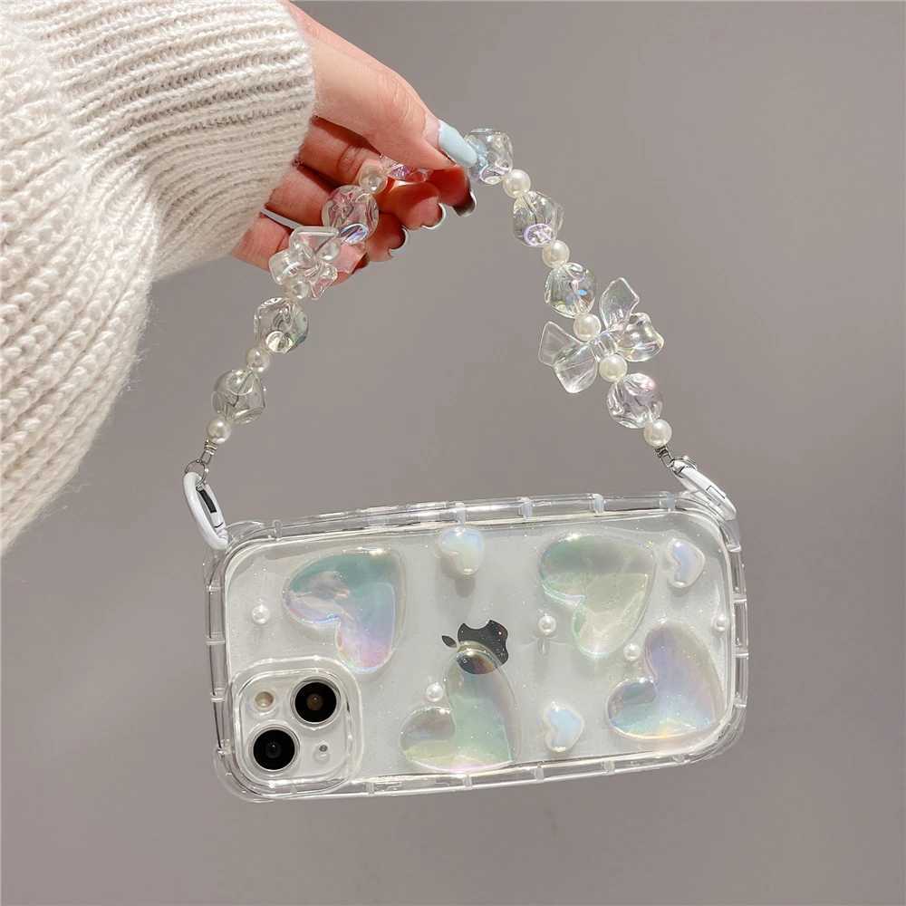 Études de téléphone portable 3d Laser Love Heart Hang Bracelet Étui de téléphone transparent pour téléphone 15 14 13 12 11 Pro Max 11 Couvre époxy de longe de perles mignonnes Couverture époxy