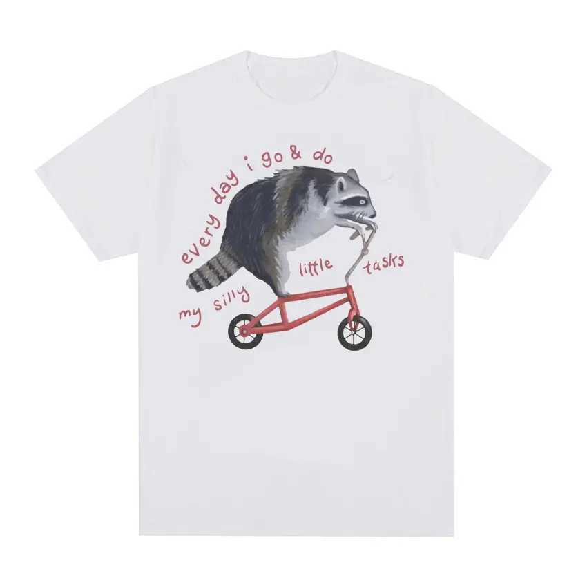 Men's T-Shirts Fun Raccoon Riding Bike Moe T-shirt Mens Casual Vintage Cartoon T-shirt Summer Cotton Humorous Short sleeved T-shirt TopL2405