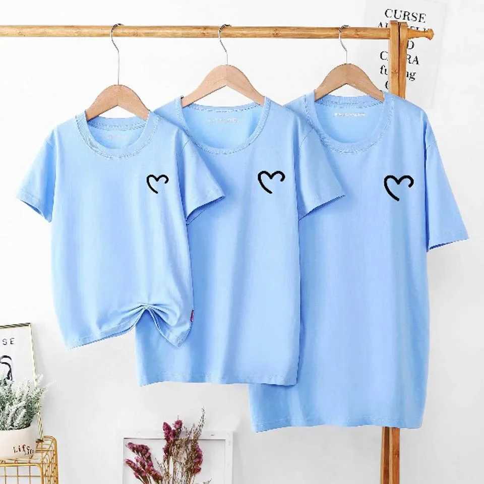 Familie Matching Outfits Zomer Katoen Baby Moma Dad T Shirts Tops Fashion Family Matching Outfits Daddy Mommy en Dochter Son Matching Cleren D240507