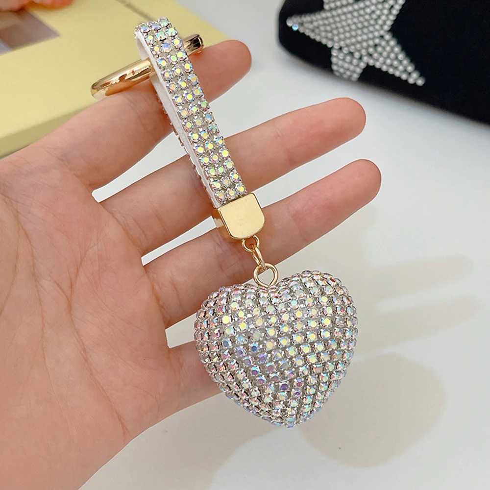 Keychains Bedanyards Luxo Luxo Multi-Color Love Heart Keychain Full Rhinestone liga Rings Key Women Bolsa Pingente Creative Key Corrente