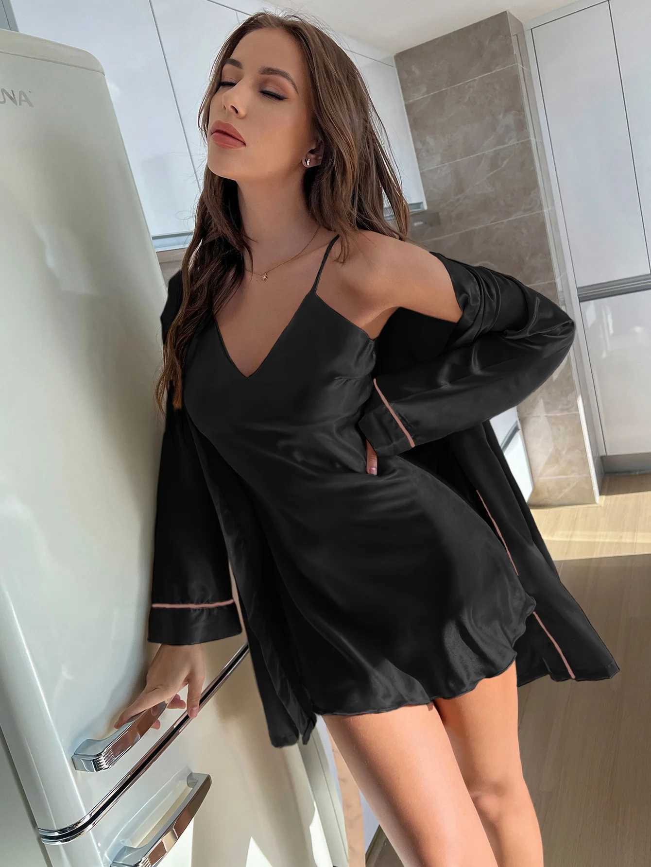 Sleep Sleep Lounge Simple Satin Night Robe Ensemble en V V, Spaghetti Spaghetti Robe de maison à manches longues avec une ceinture pour femmes Loungewear Sleepwea