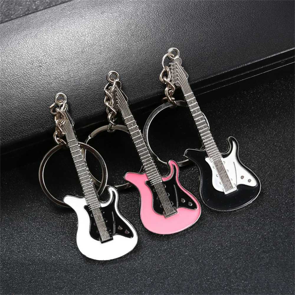 Keychains Lanyards Classic Metal Electric Guitar Keychain Mini Musical Instruments Pendant Keyrings Trendy Handbag Ornaments Car Motorcycle Trinket