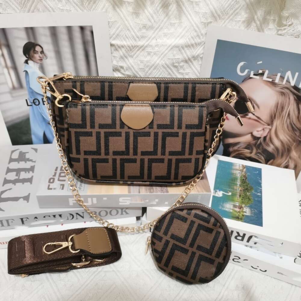 Lüks El çantası Tasarımcı Kadın Çantası Yeni Modaya ve Şık Tek Omuz Çok yönlü Crossbody için Küçük Gelişmiş Doku Popüler