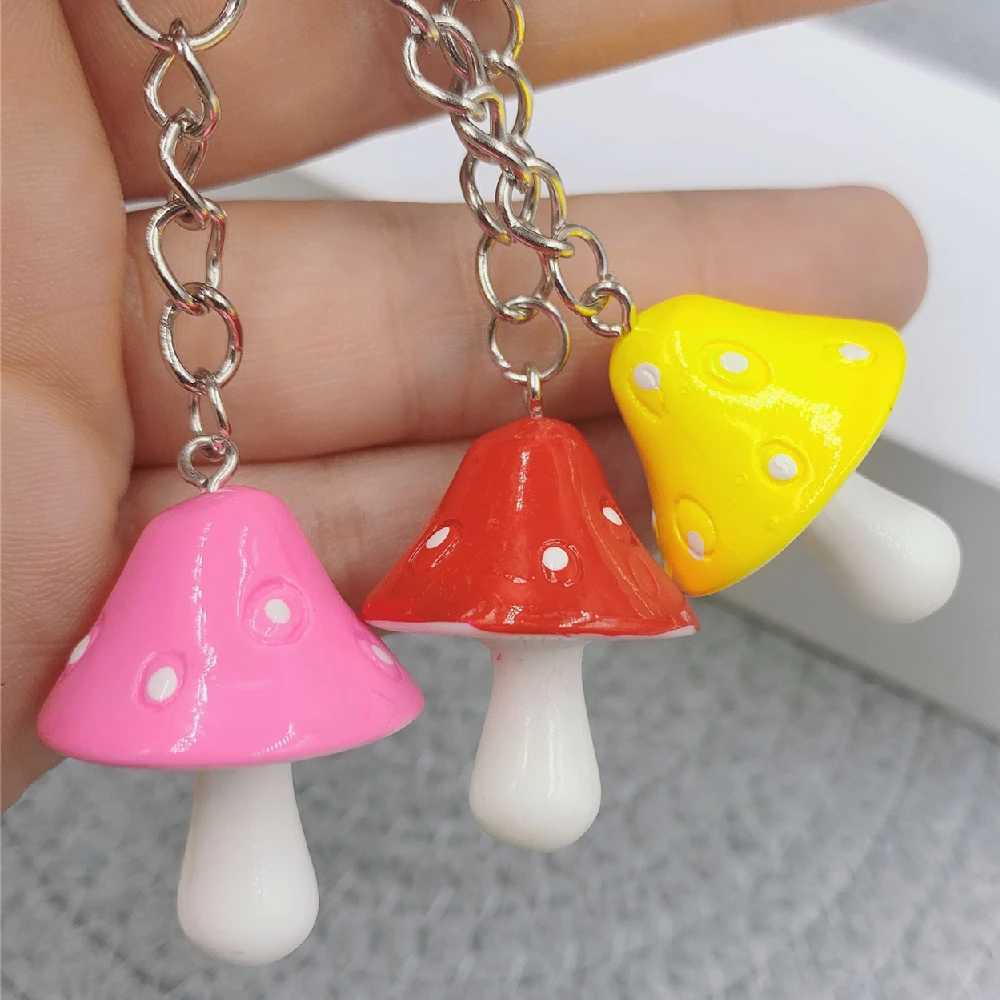 Keychains Lanyards Nouveaux champignons acryliques longues chaînes clés clés Anneaux clés Charmes en alliage Cadeaux en gros