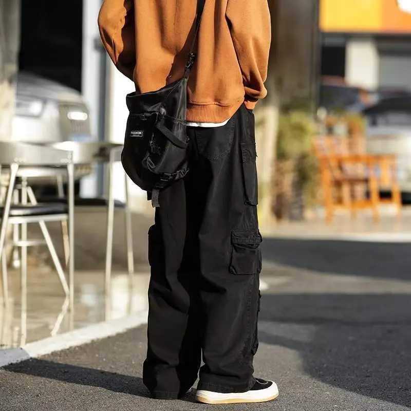 Jeans masculin 2022 Nouvelle mode plusieurs poches Black Back Baggy Men de marchandises Pantalons de survêtement y2k Cotton Casual Loose Long Colters Tactical Clothing J240507
