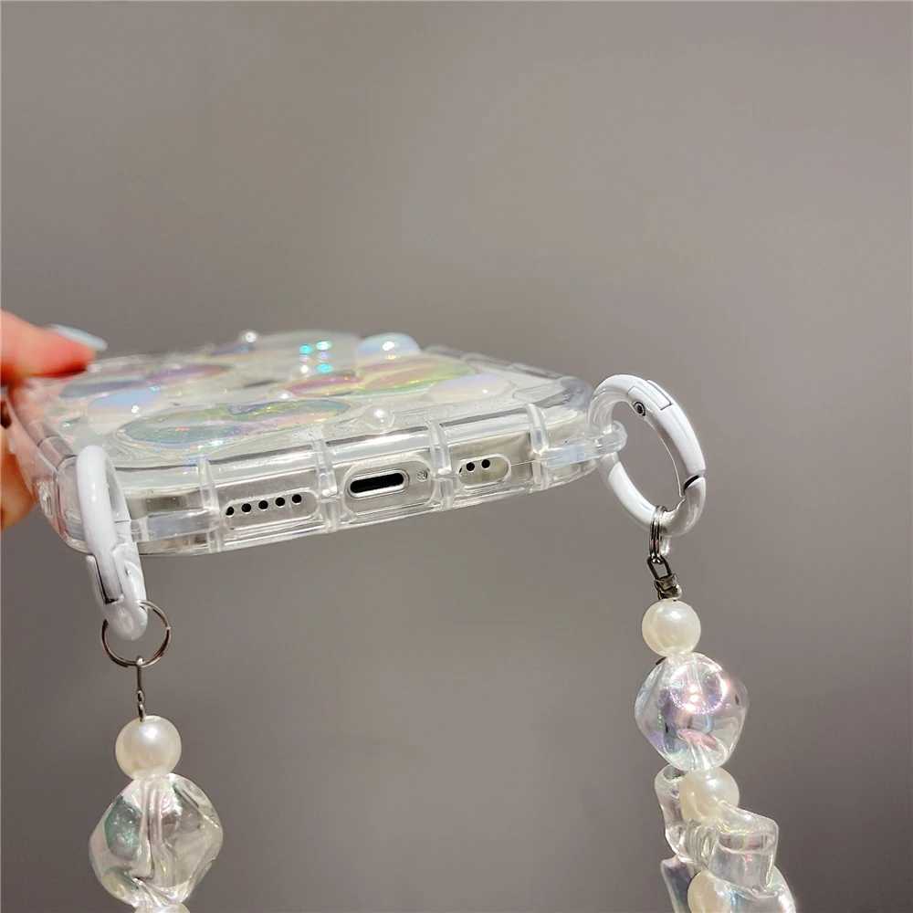 Études de téléphone portable 3d Laser Love Heart Hang Bracelet Étui de téléphone transparent pour téléphone 15 14 13 12 11 Pro Max 11 Couvre époxy de longe de perles mignonnes Couverture époxy