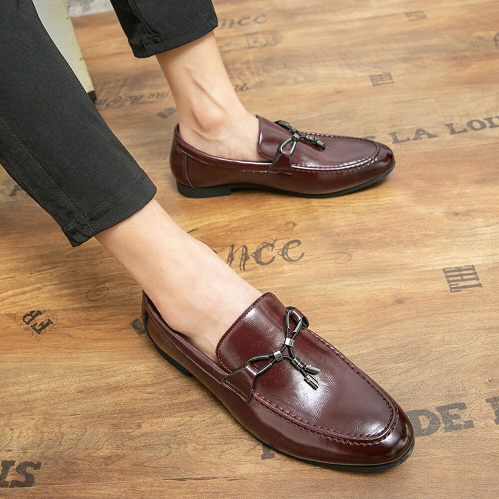 Plus maat casual slip-on kwade loafers hoogwaardige heren rijden mocassins zachte comfortabele platte flat mannen zakelijke schoenen