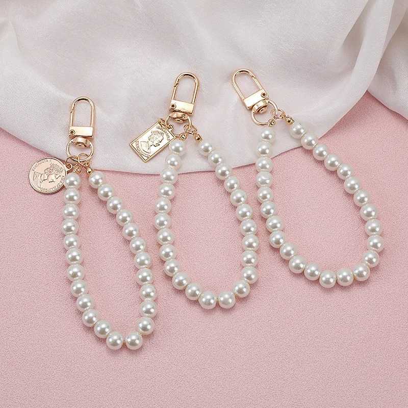 Keychains Lanyards Vintage Beauty Head Pearl Keychain Small Gift for Bag Charm Accessoires Écouteur Chaîne d'ornements Taquage Round Pendant Nouveau