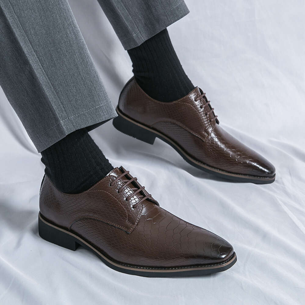 Nieuwe heren Fashion Business Leather Oxford For Men Dress Elegant Male Manager Office Wedding Shoes Black Brown