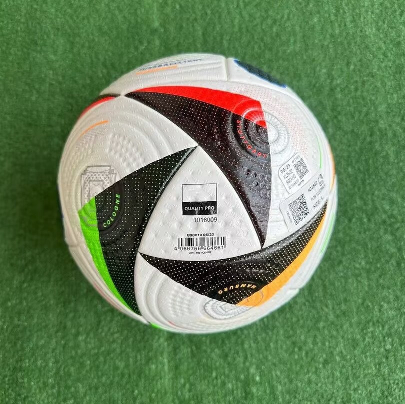 Neue Euro 2024 Cup Soccer Ball Size 5 Größe 4 Hochwertiges Spielfußballschiff Die Weltcup-Bälle ohne