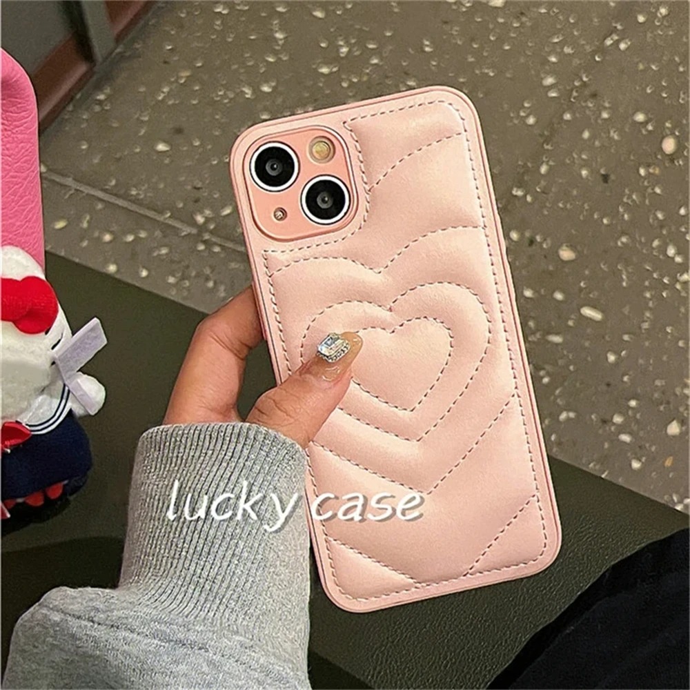 Luxury Love Heart Down Jacket Phone Hülle für iPhone 15 14 13 12 Promax 11 Objektivschutz Stoßfänger Pufferabdeckung Weiche Siliziumschale