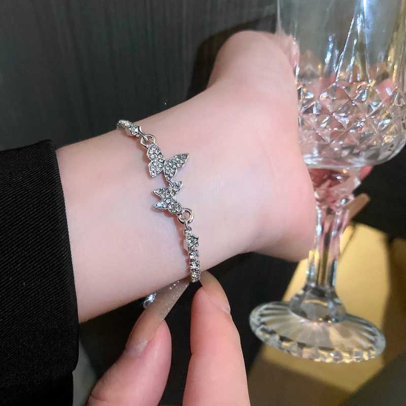 Bangle cor prateada cheia de pulseiras de borboleta de strass para mulheres 2023 Design de tendências Jóias de aniversário de casamento ajustáveis