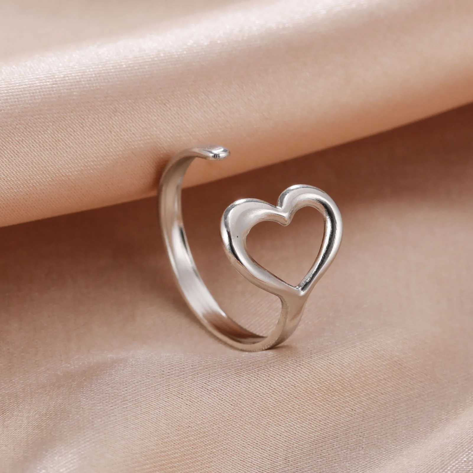 Bagues de mariage skyrim Nouveau dans les femmes Big Heart anneau en acier inoxydable or couleur minimaliste ouverts anneaux bijoux Valentin Gift Wholesale