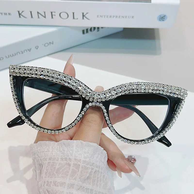 Zonnebrillen merkontwerper Diamond frame Cat Eye Zonnebril Dames Vintage Mode Luxe zonnebril voor vrouwelijke punk Crystal Shades UV400 J240508