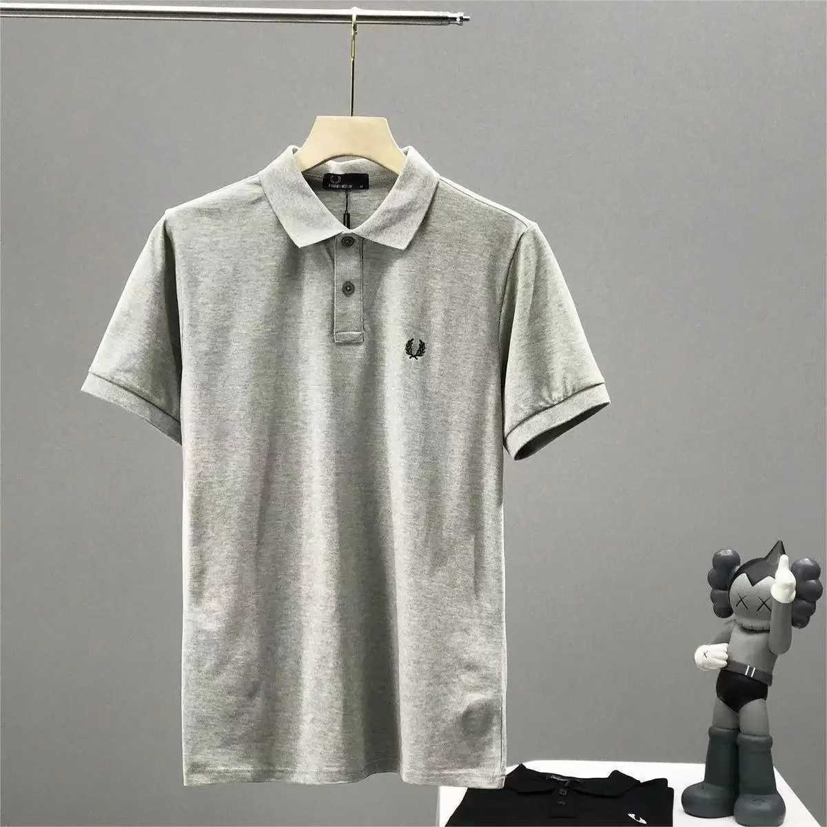 Polos masculine Summer 2024 Achat de mode de mode Broidered Mens Loisure Polo High End Quality 100% Pure Cotton Shirts à manches courtes Q240508