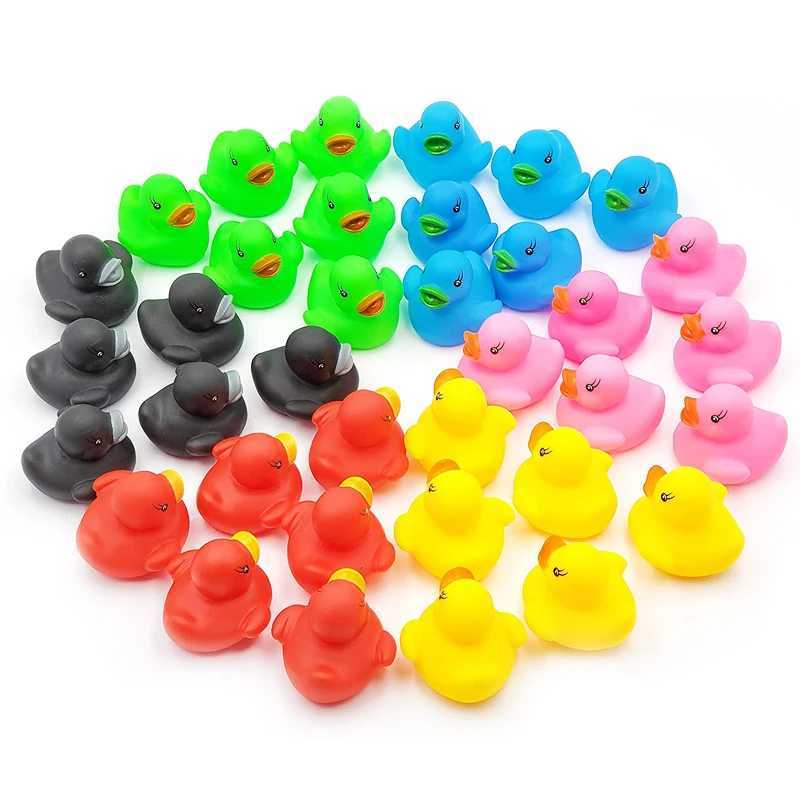 Toys de banho 20/Patos de banho patos de borracha estridente com brinquedos de água com chá de bebê Squeeze Sound para crianças Favores de aniversário D240507