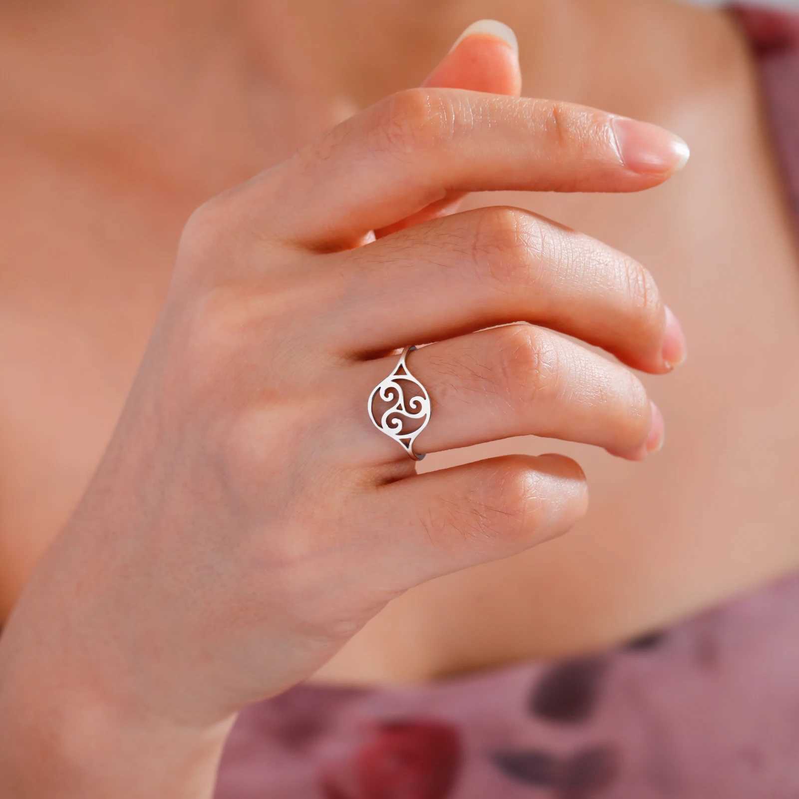 Anéis de casamento Skyrim Triskele Triskelion Ring aço inoxidável Aço Triplo Amuleto Ringos de Jóias Vintage Presente de Aniversário para Mulheres