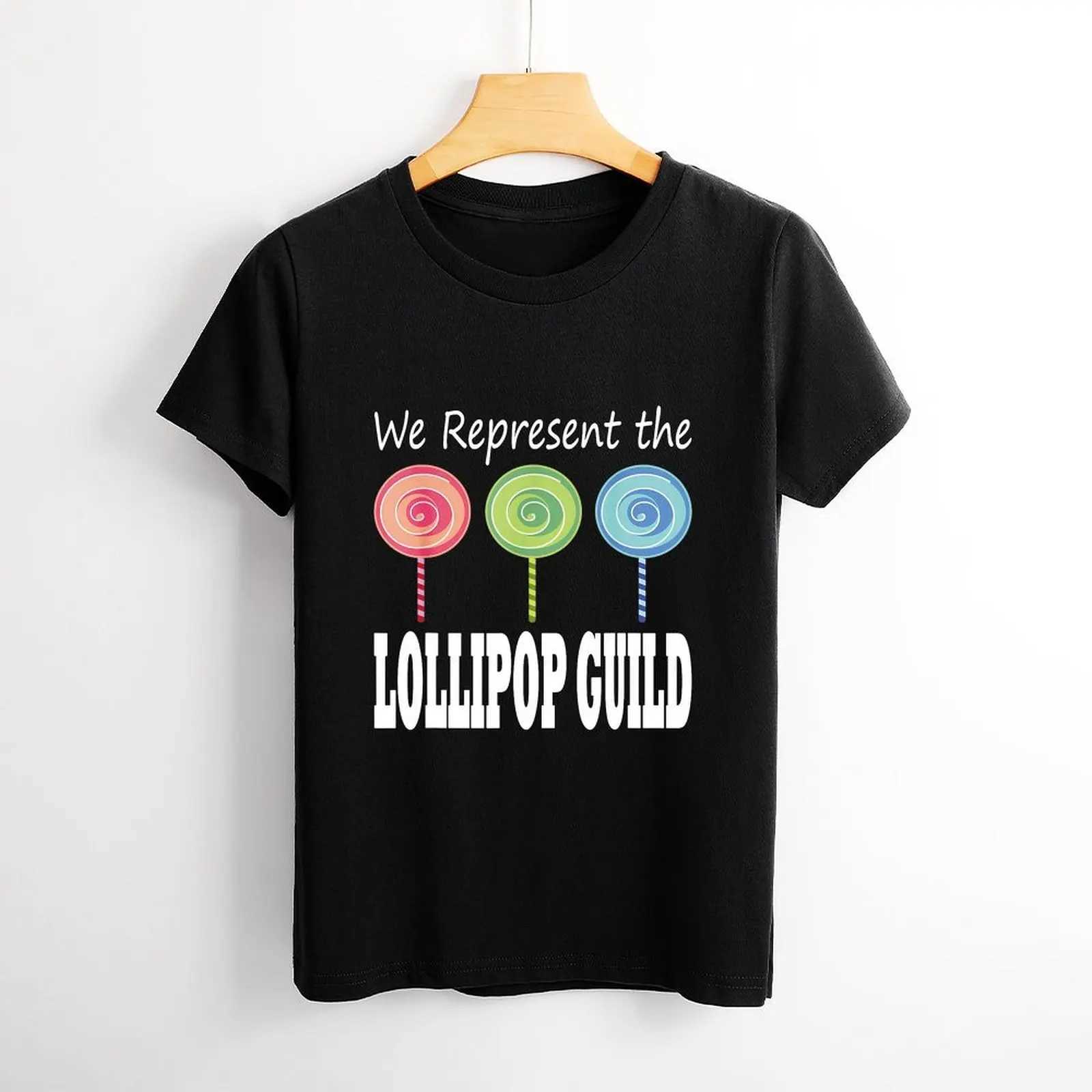 Kadın T-Shirt biz Lollipop Guild Sihirbazı Oz Kadın Gömlek Grafik Gömlek Sıradan Kısa Kısa Slved Kadın T T-Shirt Boyutu S-4XL Y240506