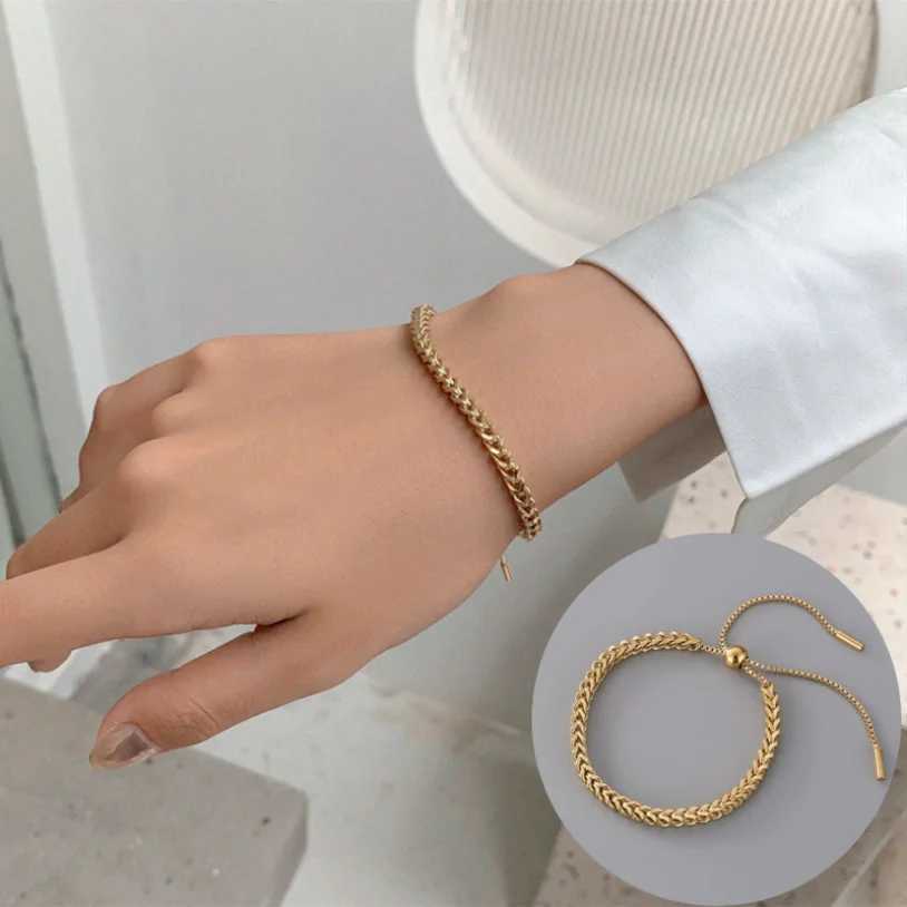 Bangle 316L rostfritt stål Nytt mode -exklusiv smycken Elastisk drag för att justera storleken Charm Square Chain Bangles Armband för kvinnor