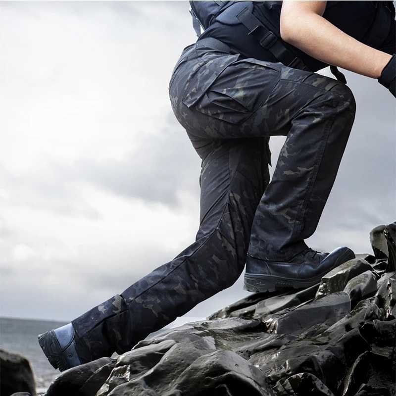 Men's Jeans Military Tactical Pants Mens Multi Pocket Cargo Pants Black Green Mens Trousers Outdoor Hiking Waterproof and Breathable Pants J240507