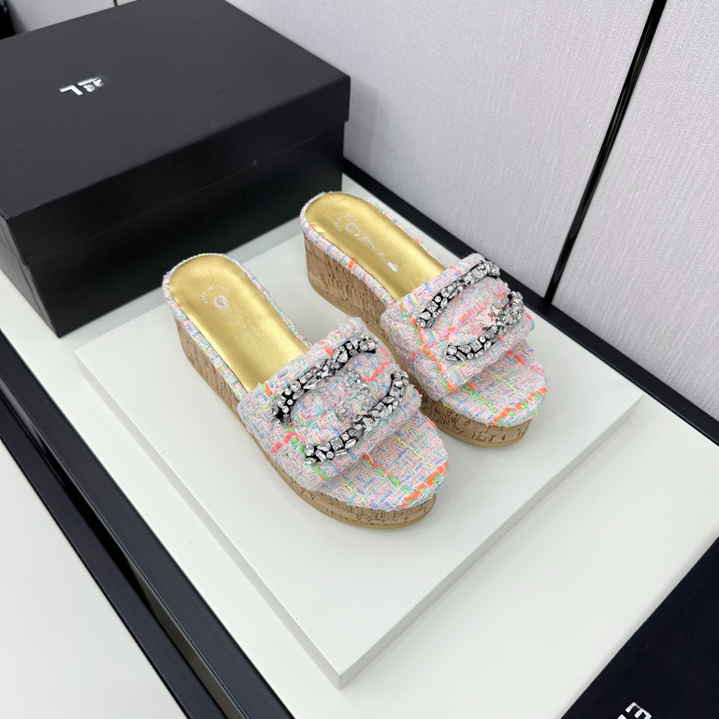 2024 Luxurys designer sandali pantofole spiaggia di sandalo femminile vetrini a infrasmetti di moca