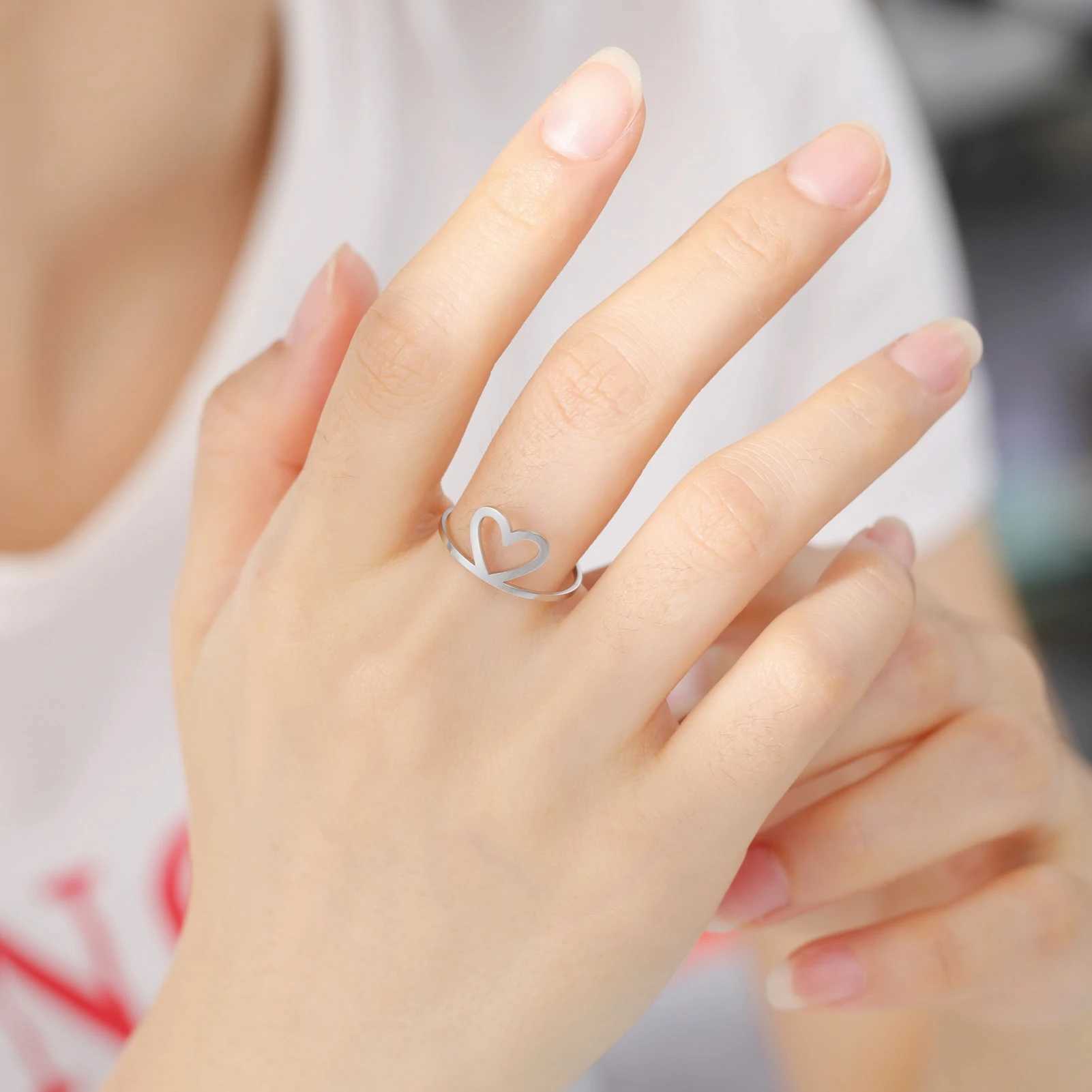 Anelli di nozze Skyrim Simple Hollow Heart Ring Women Weleless Acciaio inossidabile Anelli di dito regolabili Anelli di moda Gioielli Regali di matrimonio all'ingrosso