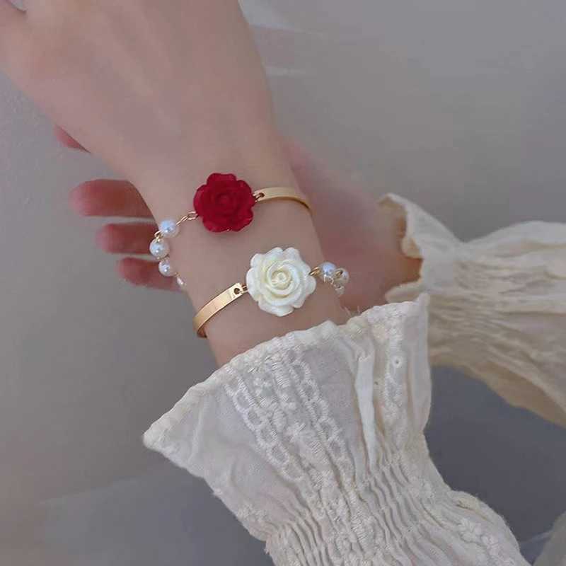 Bracelets de mariage Bracelet de perle d'imitation de rose rouge coréen pour les femmes Bracelet de manchette de manche à manchette réglable du zircon luxe