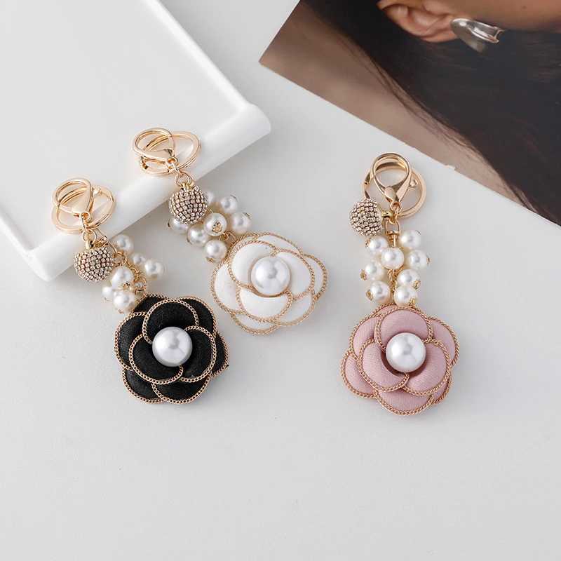 Keychains Lanyards Boutique French Foft Breeze Pearl Parfym Chain Camellia Flower Keychain Car Key Bag Charm Women Girl Keyring Gift Jewelry J240509