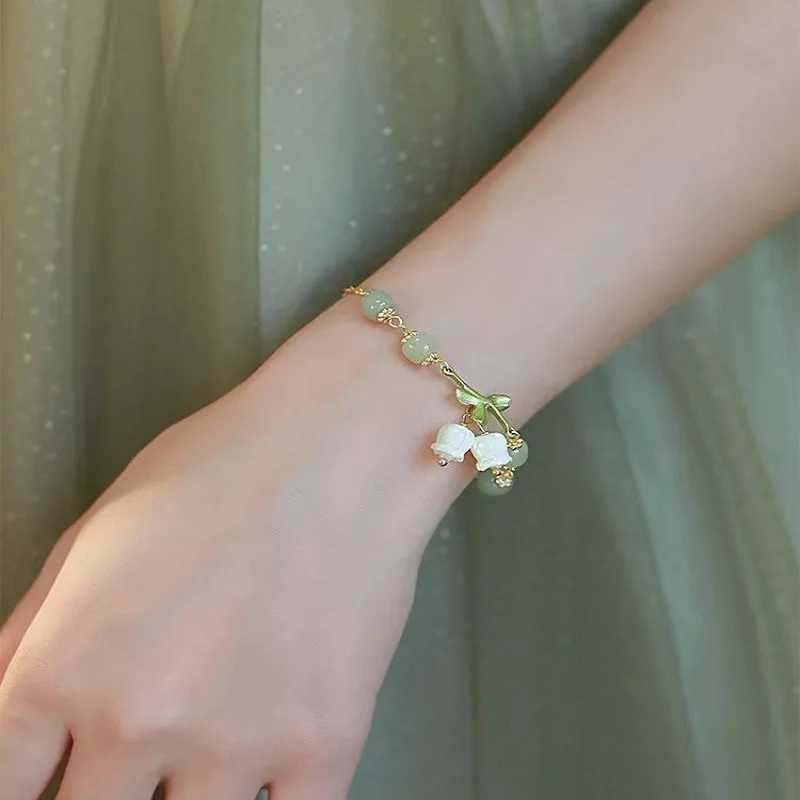 Bröllopsarmband Fashion Natural Stone Crystal Pärledarmband Temperament Elegant Flower Tassel Armband för Women Girls Party Wedding Jewelry
