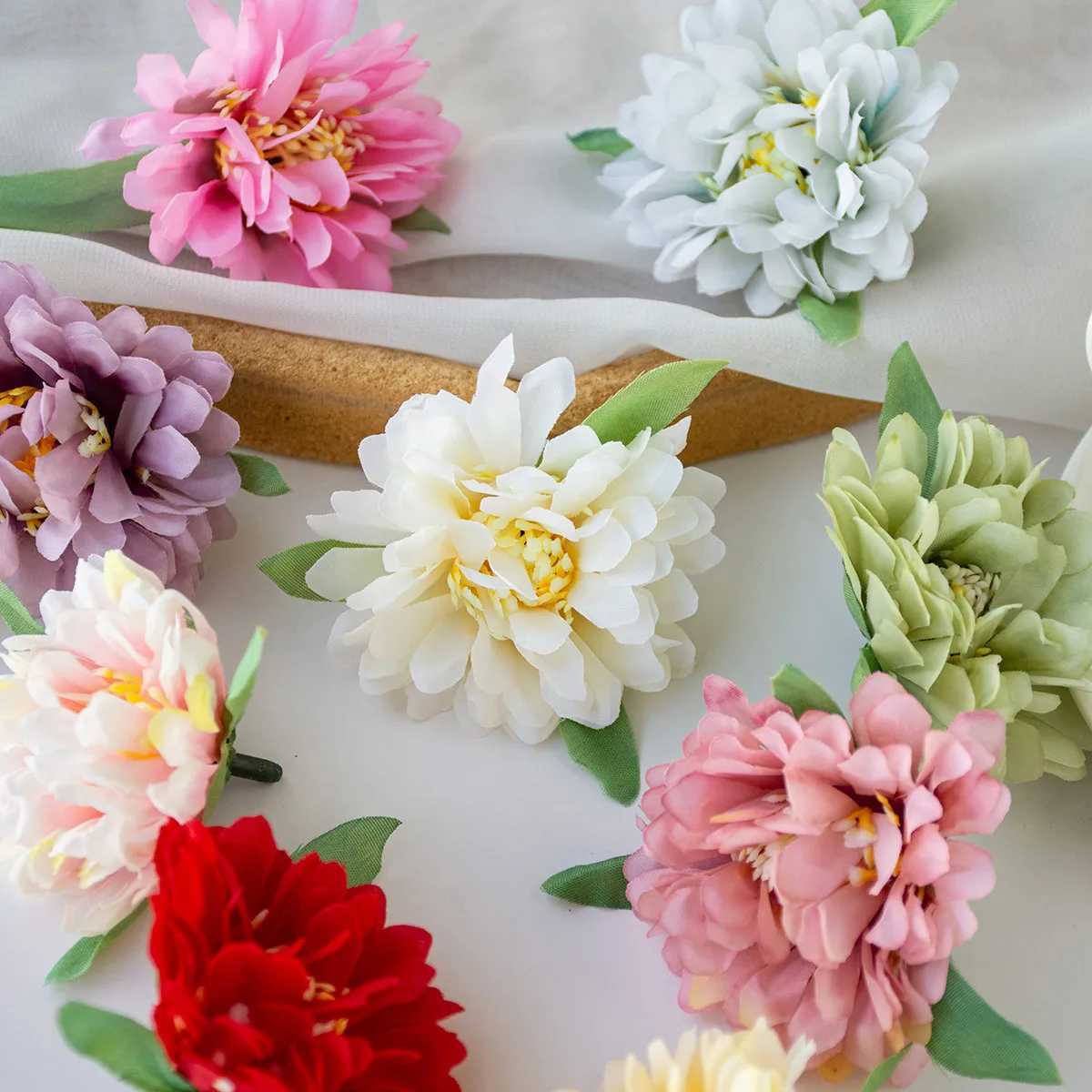 Decorative Flowers Wreaths Silk Artificial Flowers chrysanthemum Hot sales Christmas Wedding Bridal Bouquet Wreath Home Garden party Decoration DIY Hairpin