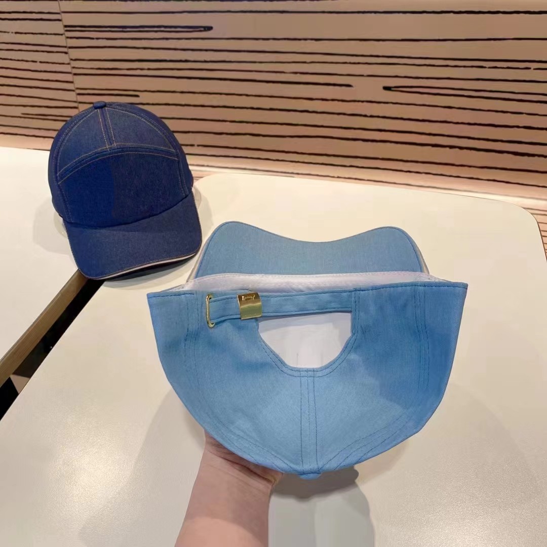 Четыре сезона доступны Новый бейсбольный кап-капля Корейский двухцветный писем, дизайн модного дизайна, кепка, летний ковбойский материал.