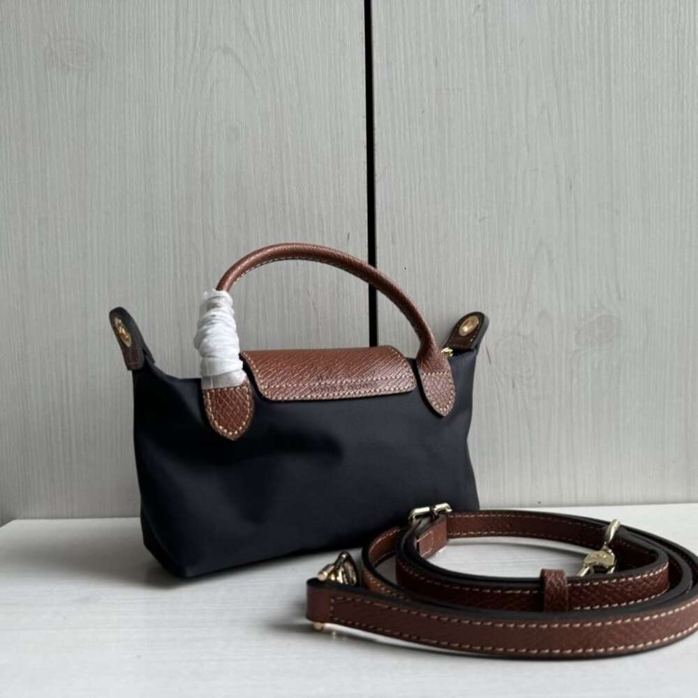 Mini Longxiang Sac à poing frappé sac à main à la mode Crossbody Fashion Fashion Single Handle Steel Grey Womens