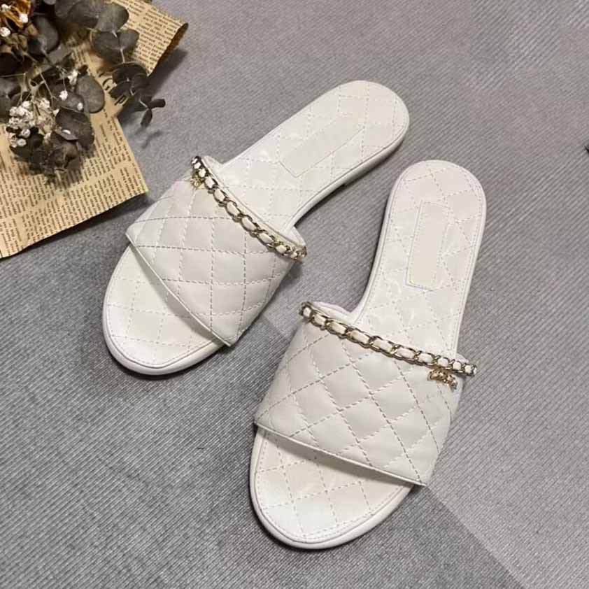 Pantofole di lusso Slifori da donna Sliders Sandals Fashion Summer Loafer Beach Casual Shoe Casual Designer Luxio Slipisti Mule Bianco Bianco di alta qualità SANALALE