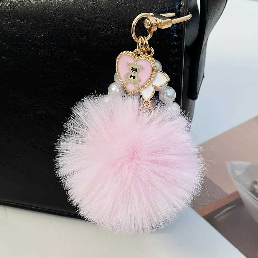 Keychains Lanyards Hot Selling Kaii Söt björn Keychain för kvinnor Gummy Bear Pom nyckelkedja Girly Wristlet Keychain Faux Pearl för ryggsäck J240509