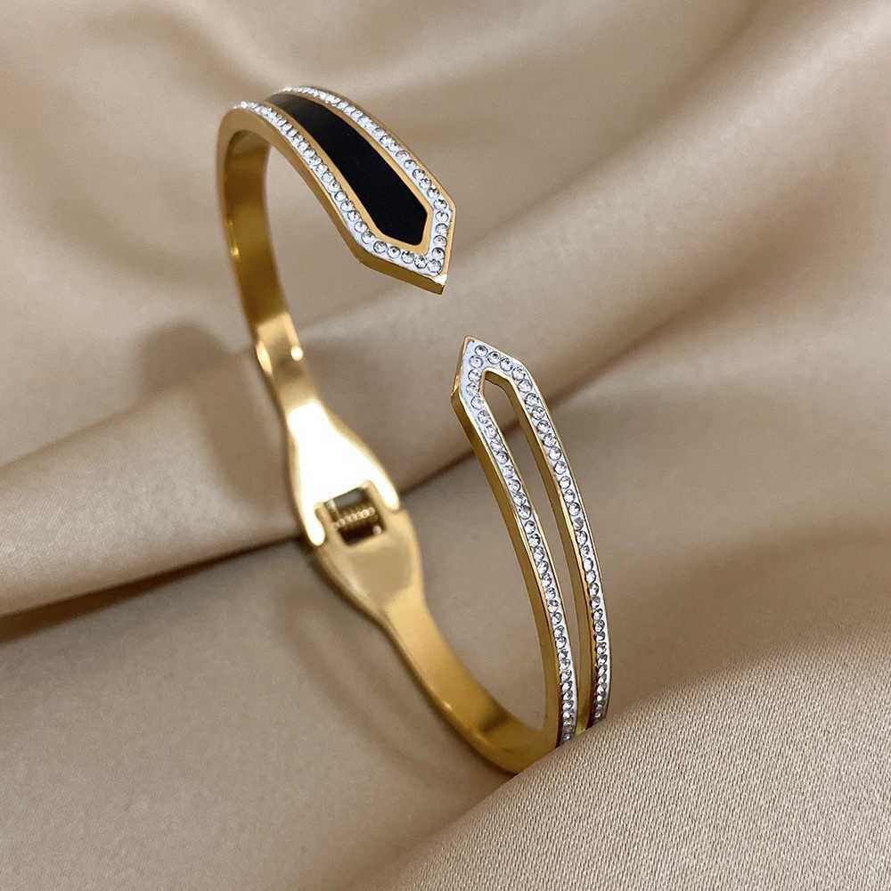 Bracelet en acier inoxydable à flèche ouverte Bracelet d'huile asymétrique Bracelet pour les femmes de luxe en ramine de luxe