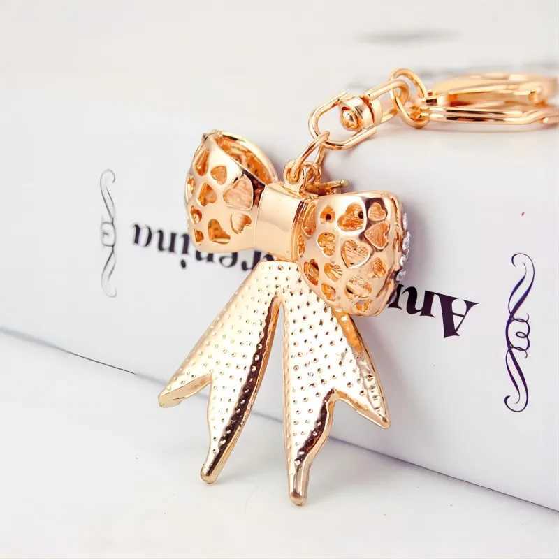 Keychains Lanyards Spirtly Golden Color Rhinestone Bow Keychains For WomenCharms för viktiga handväskor Ryggsäckar Bästa gåvor för mamma J240509