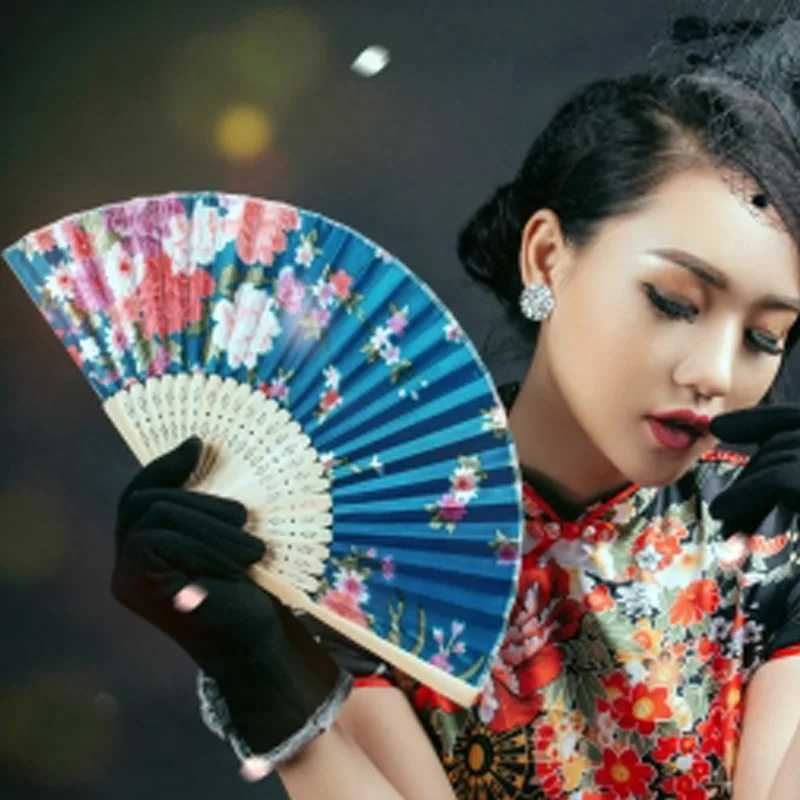 Produits de style chinois Vintage Hand Tente Fans Fans de pliage en bambou Silk Ornement Ornement Dance Party Decoration Chinese Style Printing Hand Fans Props