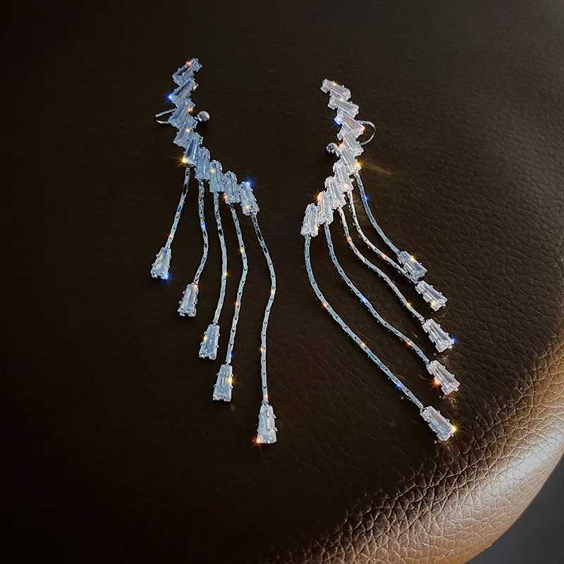 Chandelier de lustre coréen coréen Boucles d'oreilles à glands de piétons brillants pour femmes Metal Luxury Moucles d'oreilles polyvalentes simples